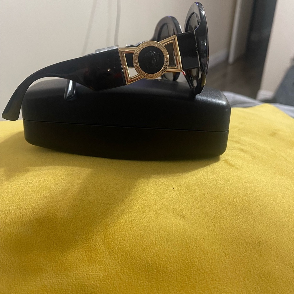 Authentic Versace sunglasses - Picture 3 of 7